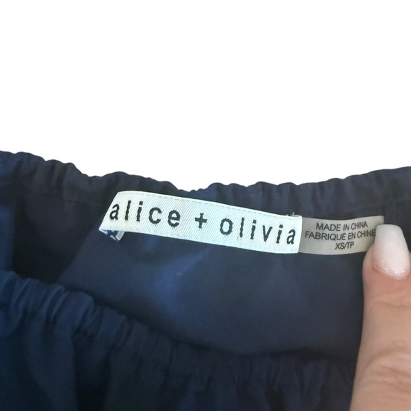 Alice + Olivia Blue Off-Shoulder Short Sleeve Open Back Blouse - Picture 5 of 6